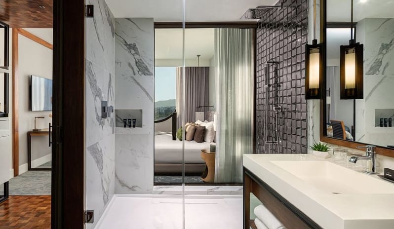 Dream Hollywood -  1 King Bed wit Balcony Bronze Bathroom